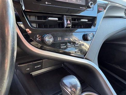 Used 2023 Toyota Camry SE image 14