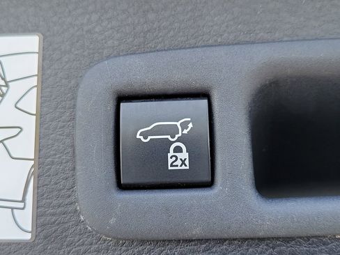 Used 2021 Toyota Sienna XLE image 10