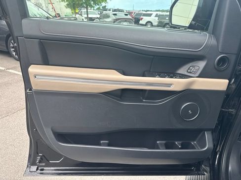 Used 2024 Ford Expedition Limited AWD/4WD image 9