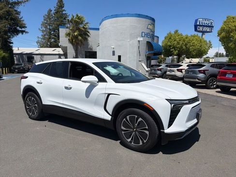 Used 2025 Chevrolet Blazer EV LT AWD/4WD image 2