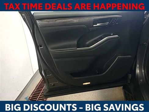 Used 2022 Toyota Highlander Limited image 5