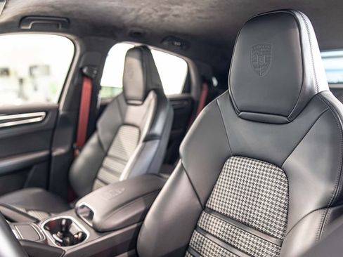 Used 2022 Porsche Cayenne GTS AWD/4WD image 19