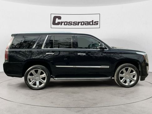 Used 2019 Cadillac Escalade Luxury image 6