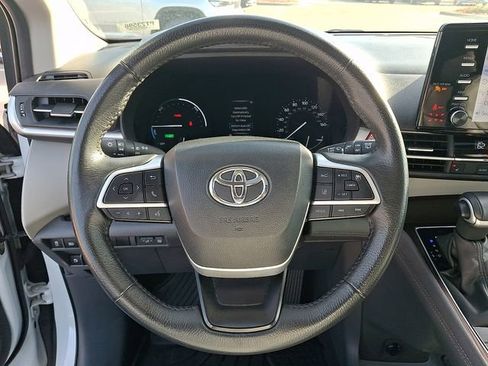 Used 2024 Toyota Sienna XLE image 22