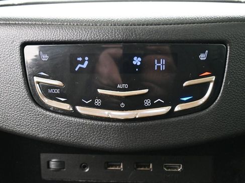 Used 2020 Cadillac Escalade ESV Premium Luxury image 20