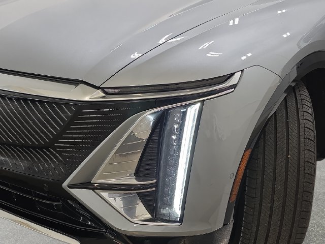 Certified 2024 Cadillac Lyriq Luxury AWD/4WD image 28