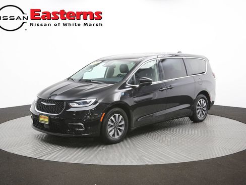 Used 2023 Chrysler Pacifica Touring-L FWD image 58