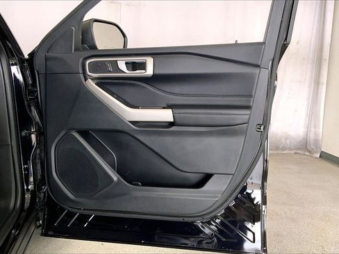 Used 2022 Ford Explorer XLT w/ Equipment Group 202A image 26
