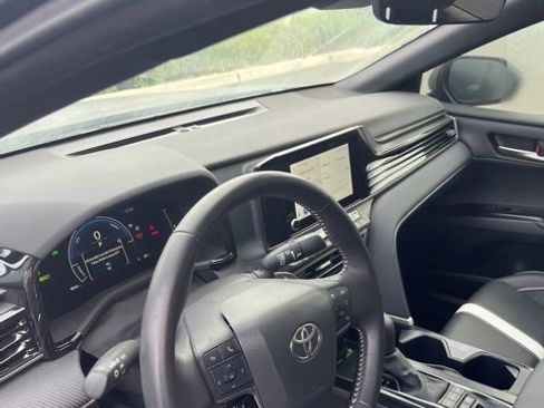 Used 2025 Toyota Camry SE image 13