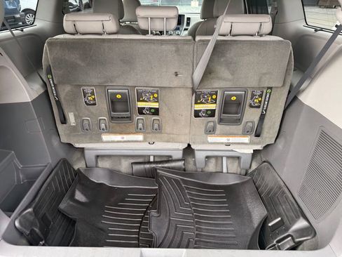 Used 2015 Toyota Sienna XLE AWD/4WD image 25