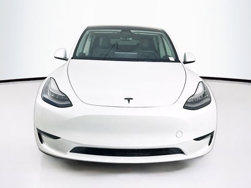Used 2021 Tesla Model Y Long Range image 2