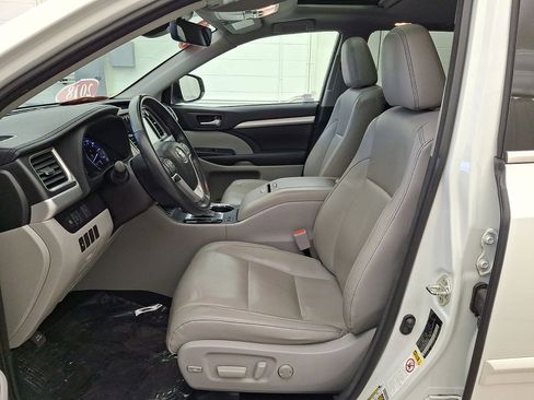 Certified 2018 Toyota Highlander XLE image 11