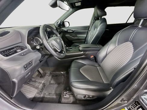Used 2023 Toyota Highlander XSE FWD image 20