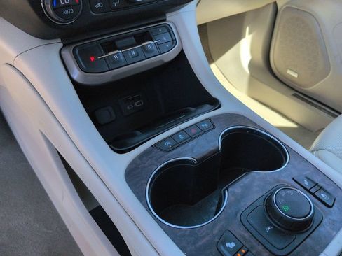 Used 2023 GMC Acadia Denali AWD/4WD image 17