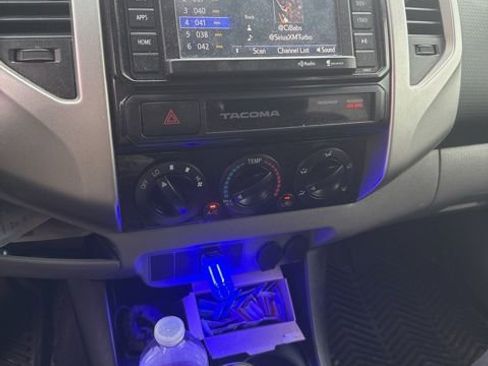 Used 2015 Toyota Tacoma PreRunner w/ TRD Sport Package image 4