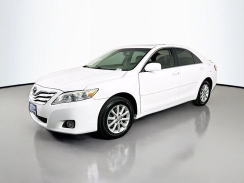 Used 2010 Toyota Camry XLE FWD image 3