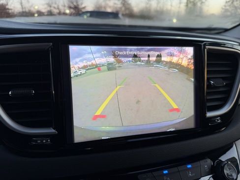 Used 2023 Chrysler Pacifica Touring-L image 23