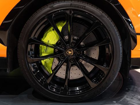 Used 2024 Lamborghini Urus S AWD/4WD image 16