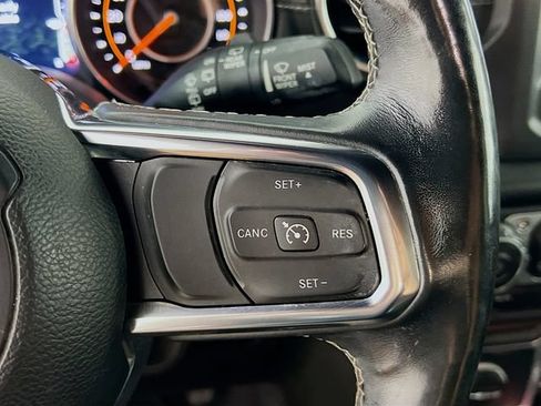 Used 2019 Jeep Wrangler Unlimited Sahara w/ Dual Top Group AWD/4WD image 31