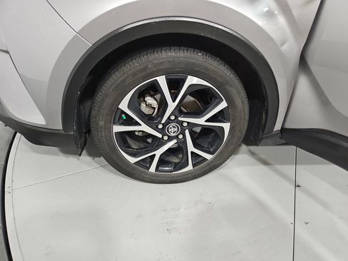 Used 2018 Toyota C-HR XLE FWD image 26