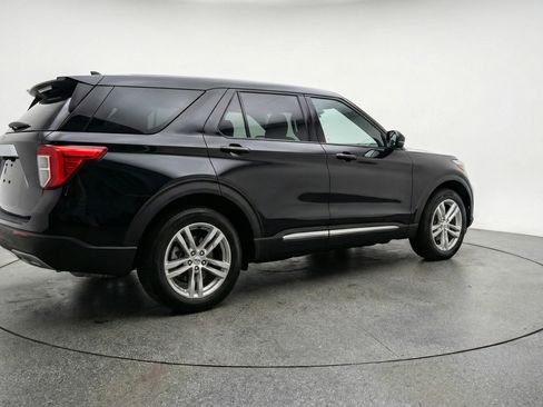 Used 2024 Ford Explorer XLT w/ Equipment Group 202A image 9