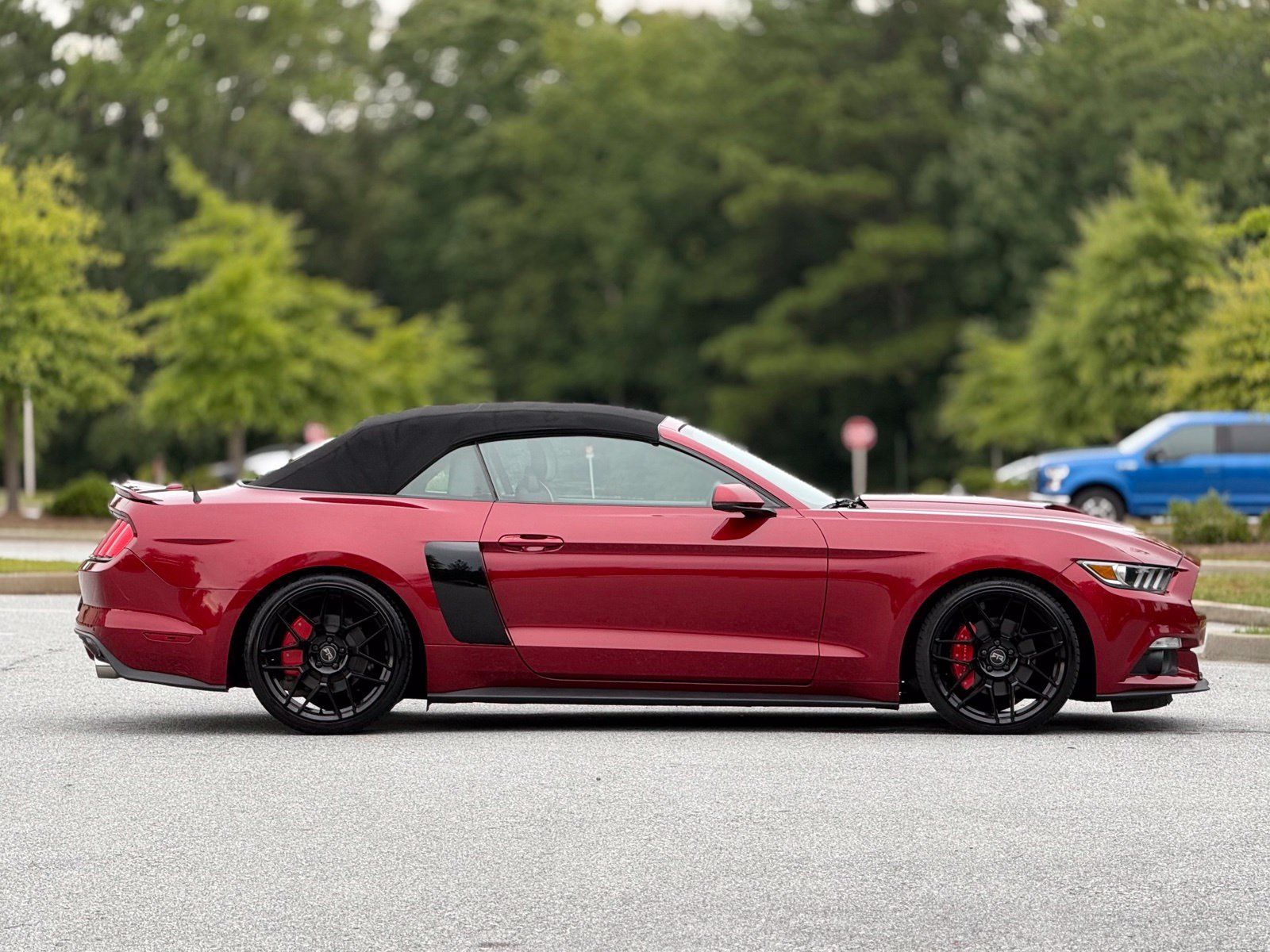 Used 2017 Ford Mustang Premium RWD image 12