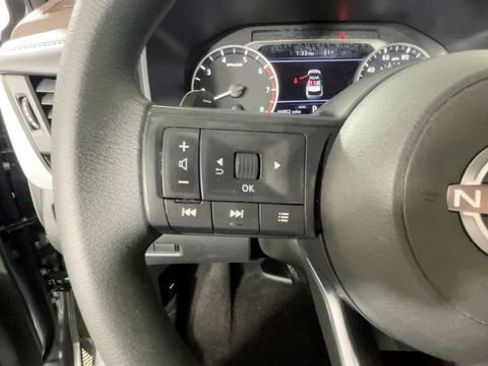 Used 2023 Nissan Rogue S AWD/4WD image 20