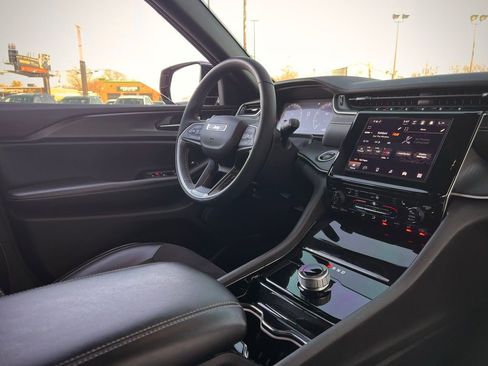 Used 2023 Jeep Grand Cherokee L Laredo image 35