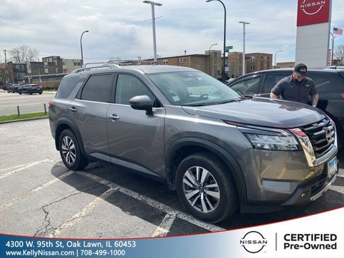 Certified 2022 Nissan Pathfinder SL image 1