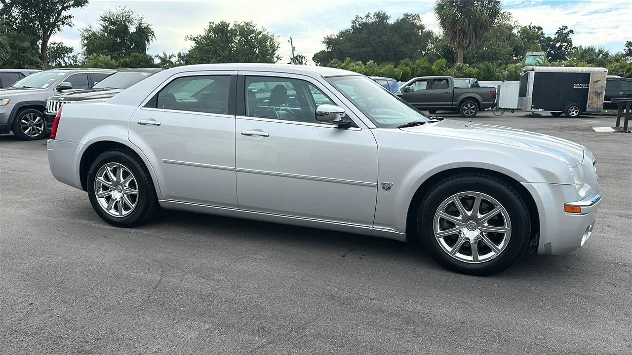 Used 2007 Chrysler 300 C RWD image 6