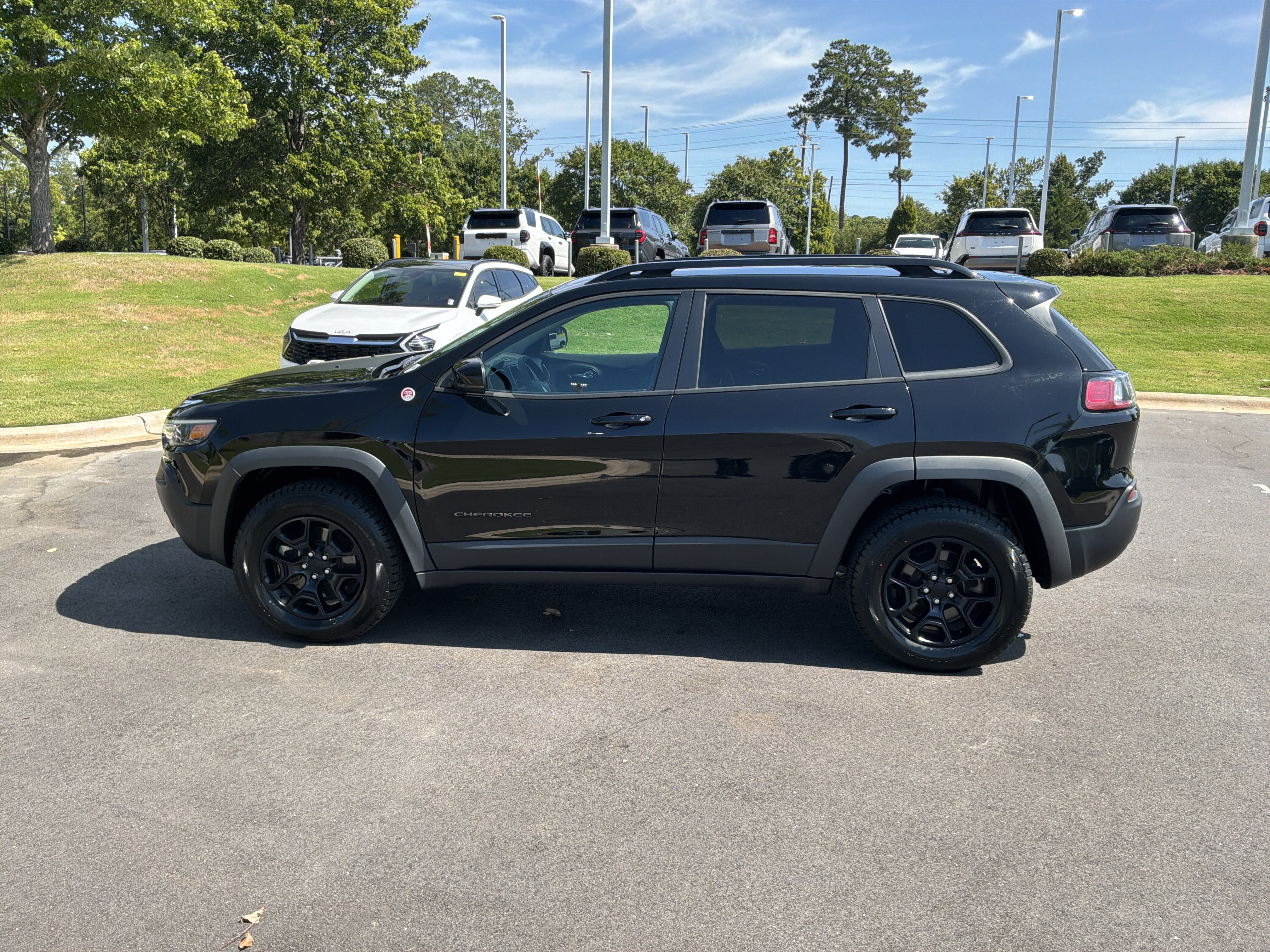 Used 2022 Jeep Cherokee Trailhawk w/ Premium Leather Package AWD/4WD image 7
