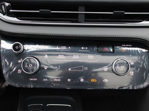 Certified 2025 INFINITI QX60 Luxe image 19