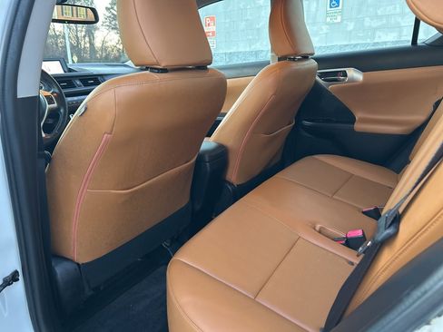 Used 2013 Lexus CT 200h image 32