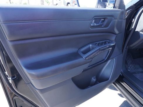 Certified 2025 Nissan Pathfinder SV FWD image 15