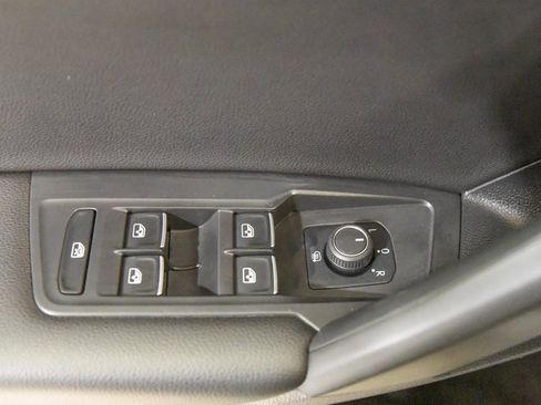 Used 2021 Volkswagen Tiguan SEL image 15