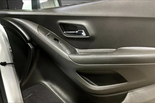 Used 2021 Chevrolet Trax LT AWD/4WD image 23