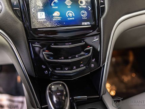 Used 2013 Cadillac XTS Luxury image 27