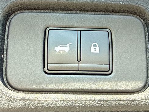 Used 2025 Nissan Pathfinder Platinum FWD image 13