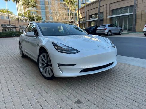 Used 2020 Tesla Model 3 Standard Range Plus image 2