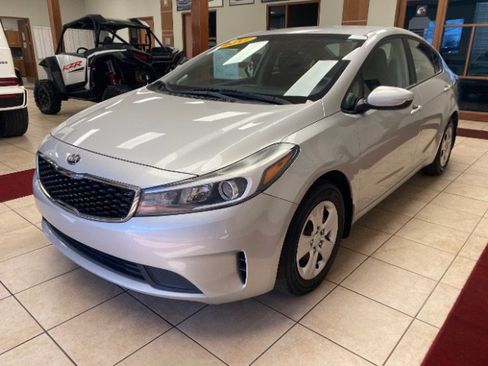 Used 2017 Kia Forte LX image 1