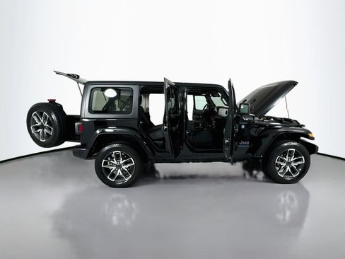 Used 2024 Jeep Wrangler Unlimited w/ Convenience Group AWD/4WD image 23