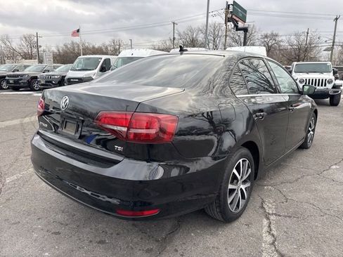 Used 2017 Volkswagen Jetta SE image 14