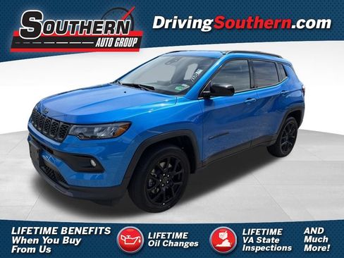 Used 2025 Jeep Compass Latitude w/ Convenience Group AWD/4WD image 1