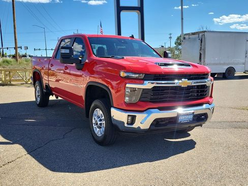 Used 2024 Chevrolet Silverado 2500 LT w/ Convenience Package image 2