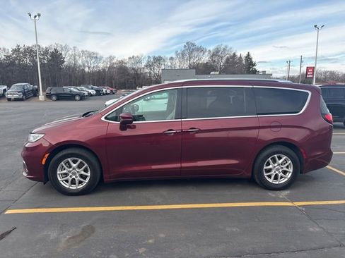 Used 2021 Chrysler Pacifica Touring-L image 5