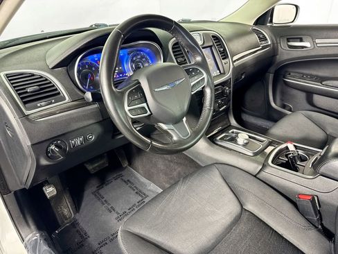 Used 2019 Chrysler 300 Touring w/ Sport Appearance Package RWD image 9