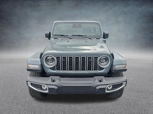 Used 2025 Jeep Wrangler Unlimited Sahara AWD/4WD image 3