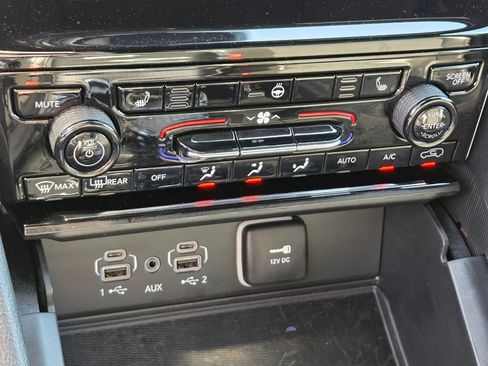 Used 2025 Jeep Grand Cherokee Laredo RWD image 32