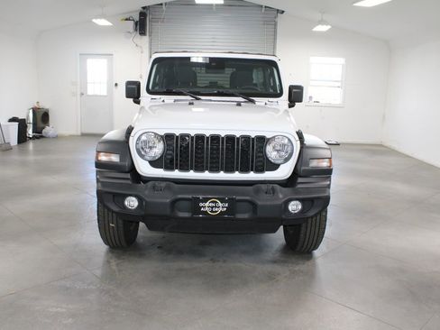 Used 2024 Jeep Wrangler Sport S image 3