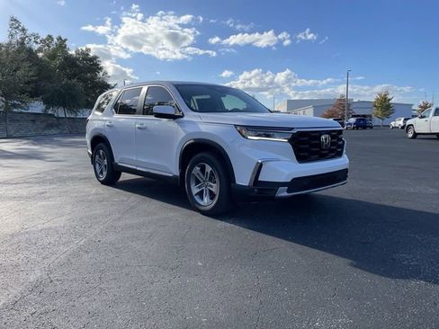 New 2025 Honda Pilot EX-L image 2